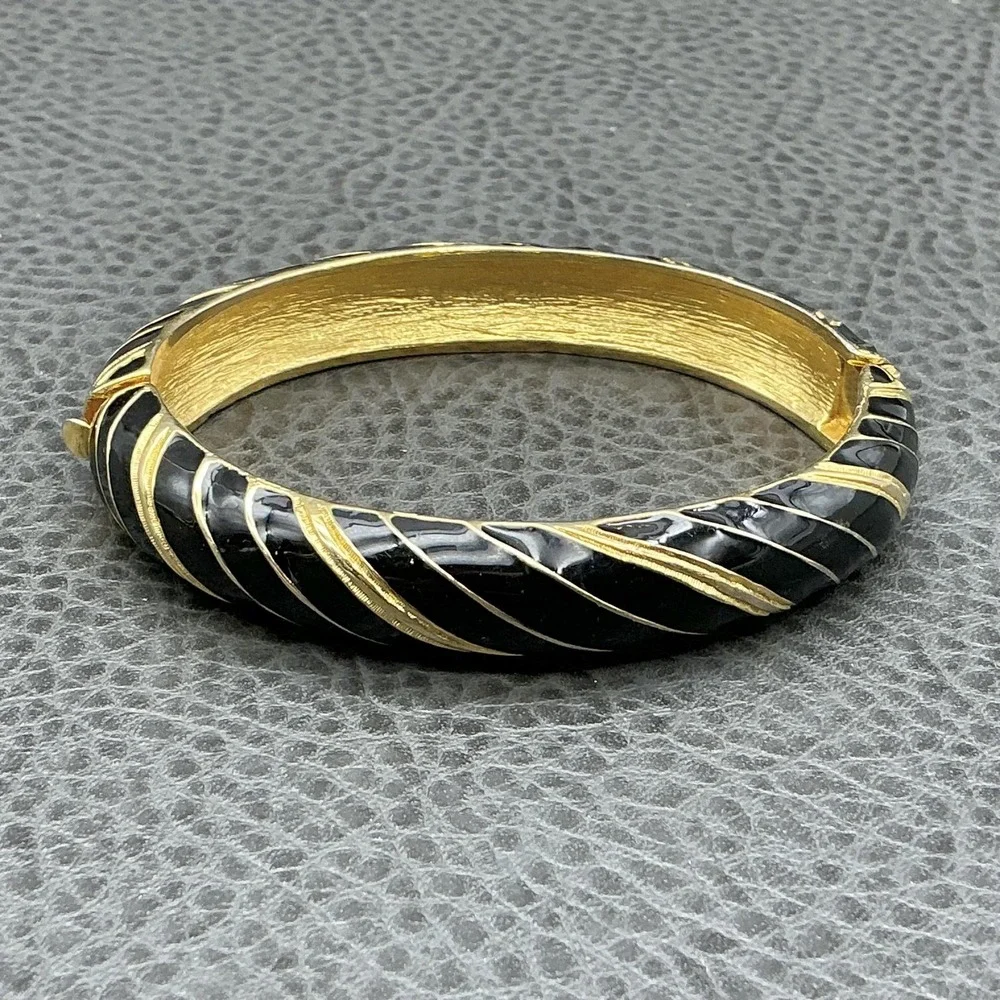 Vintage‎ Dotty Smith Bracelet Black Enamel Gold Tone Bangle Womens Jewelry